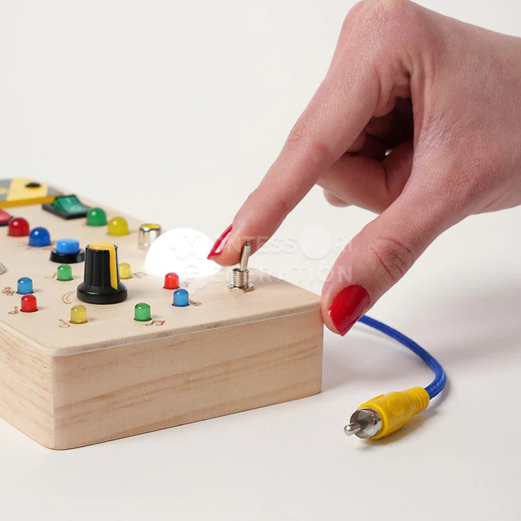 🏠 Panneau Montessori Éducatif en Bois – Interrupteurs & Lumières LED