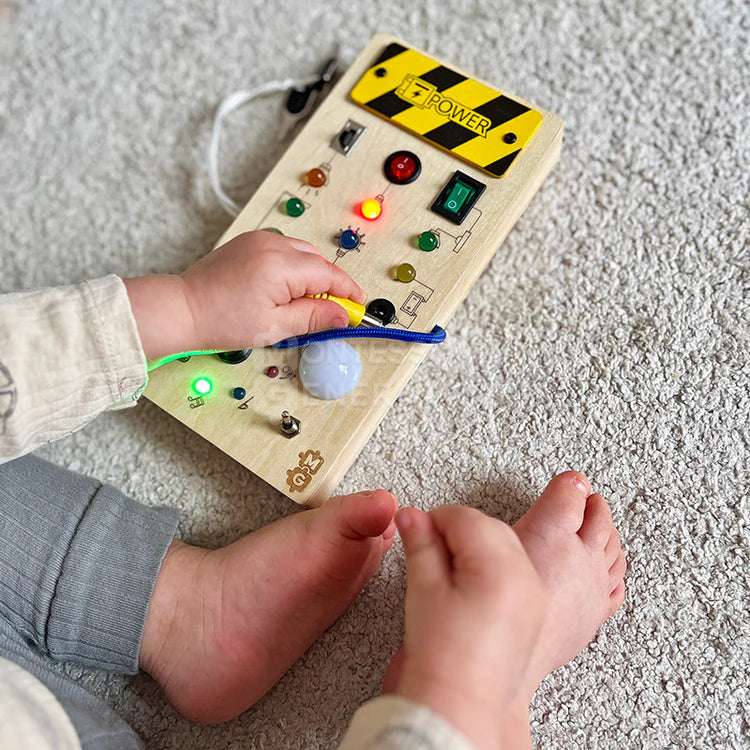 🏠 Panneau Montessori Éducatif en Bois – Interrupteurs & Lumières LED